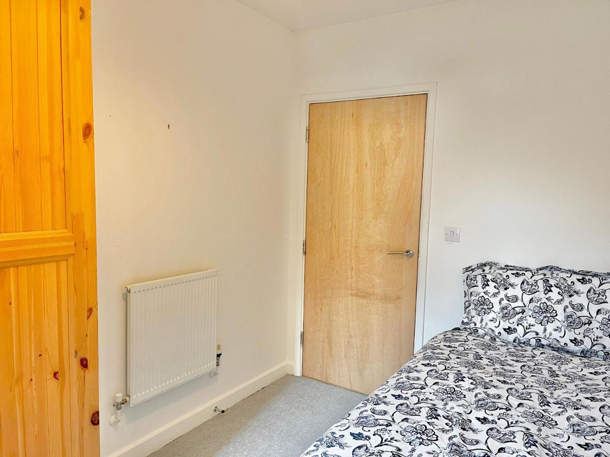 Modern Patio Flat Close To Sation & Canary Wharf Apartment *
