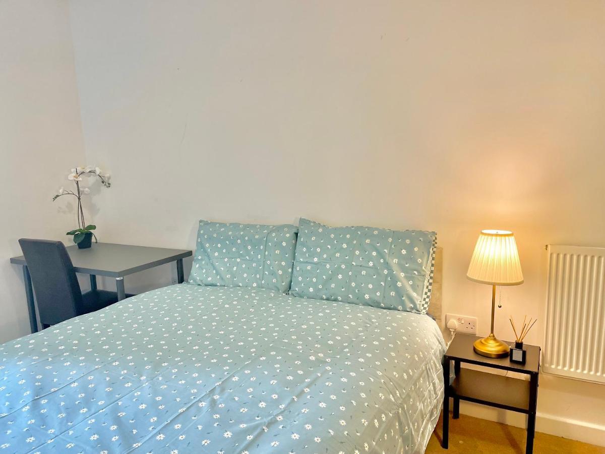 Apartment Modern Patio Flat Close To Sation & Canary Wharf