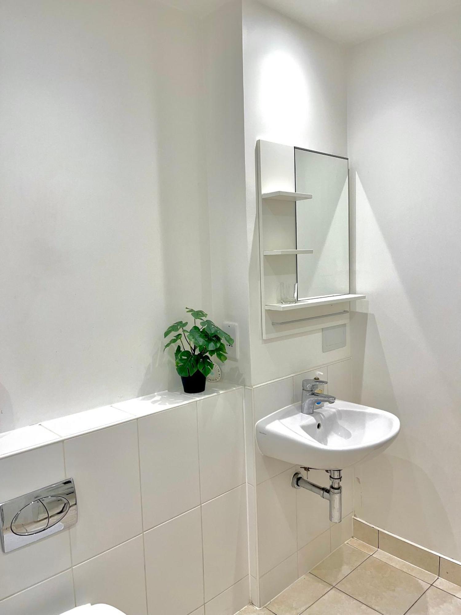 Modern Patio Flat Close To Sation & Canary Wharf Apartment London
