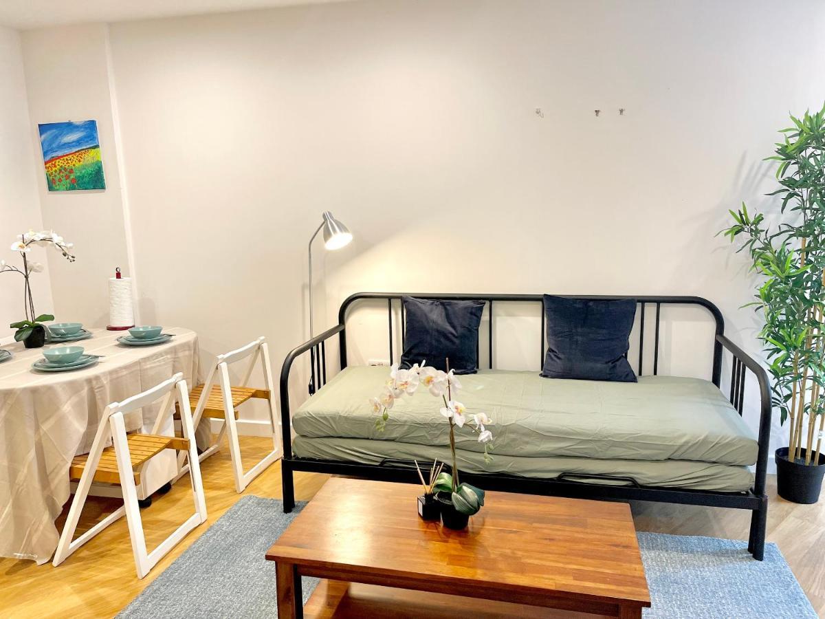 Modern Patio Flat Close To Sation & Canary Wharf Appartamento