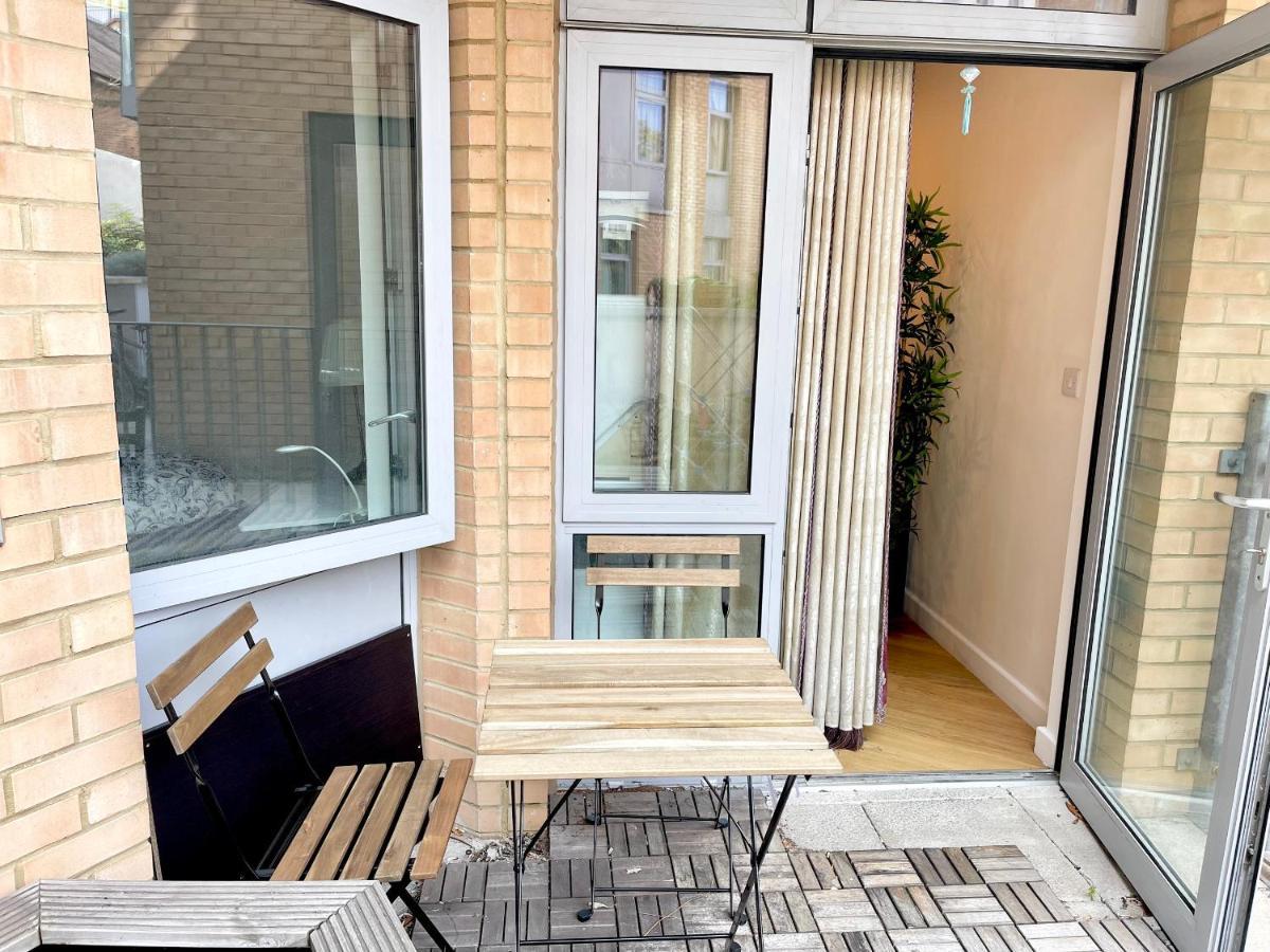 Modern Patio Flat Close To Sation & Canary Wharf Appartamento